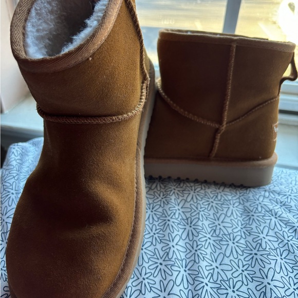 Koolaburra by Ugg mini tan. Only worn a few times. In great shape - Picture 1 of 5
